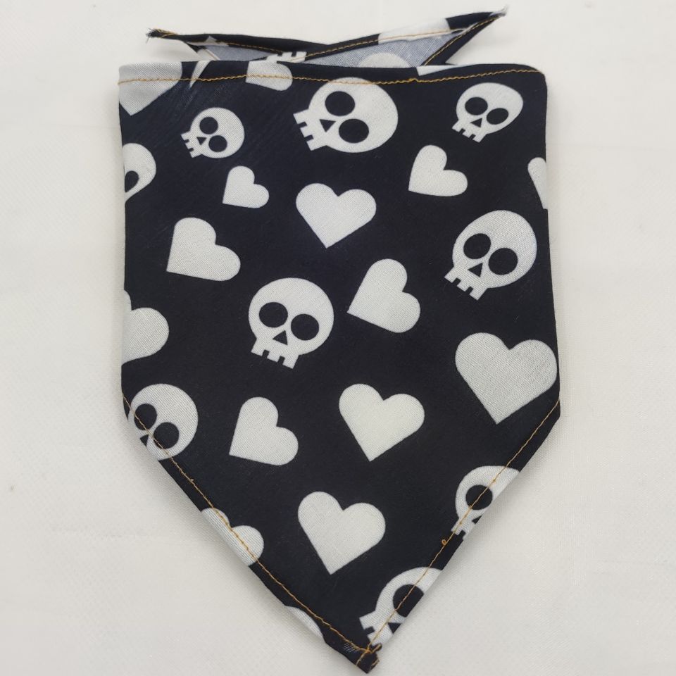 Black Pet Tie-Dye Triangle Bandana Scarf for Dogs & Cats with white skull and heart patterns, designed as a stylish dog accessory for comfort and fashion.